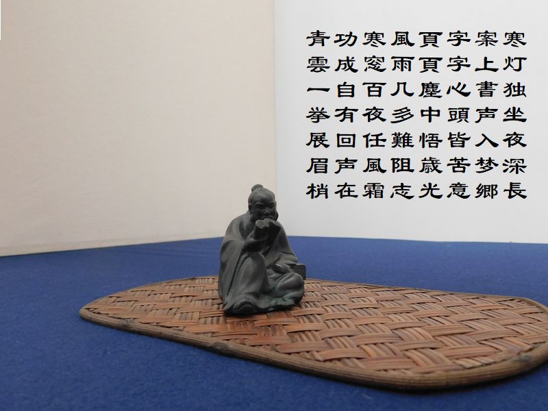 寒灯独坐夜深長,案上書声入梦郷,字字心頭皆苦意,頁頁塵中悟歳光,風雨几多難阻志,寒窓百夜任風霜,功成自有回声在,青雲一挙展眉梢